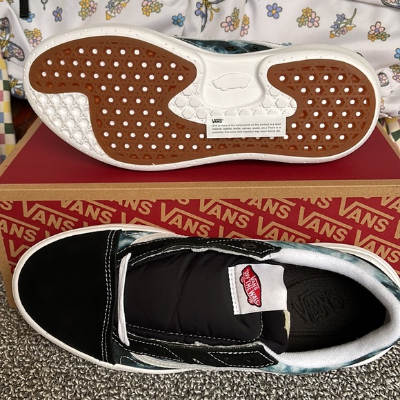 Vans WMNS Old Skool Over
Tie-Dye Black/Multi
VN0A7Q5EBMV Platforms - Picture 4 of 16